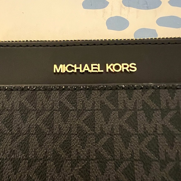 Small black Michael kors monogram clutch - Picture 3 of 4
